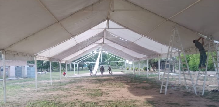 Montaje de carpas y estructuras para eventos