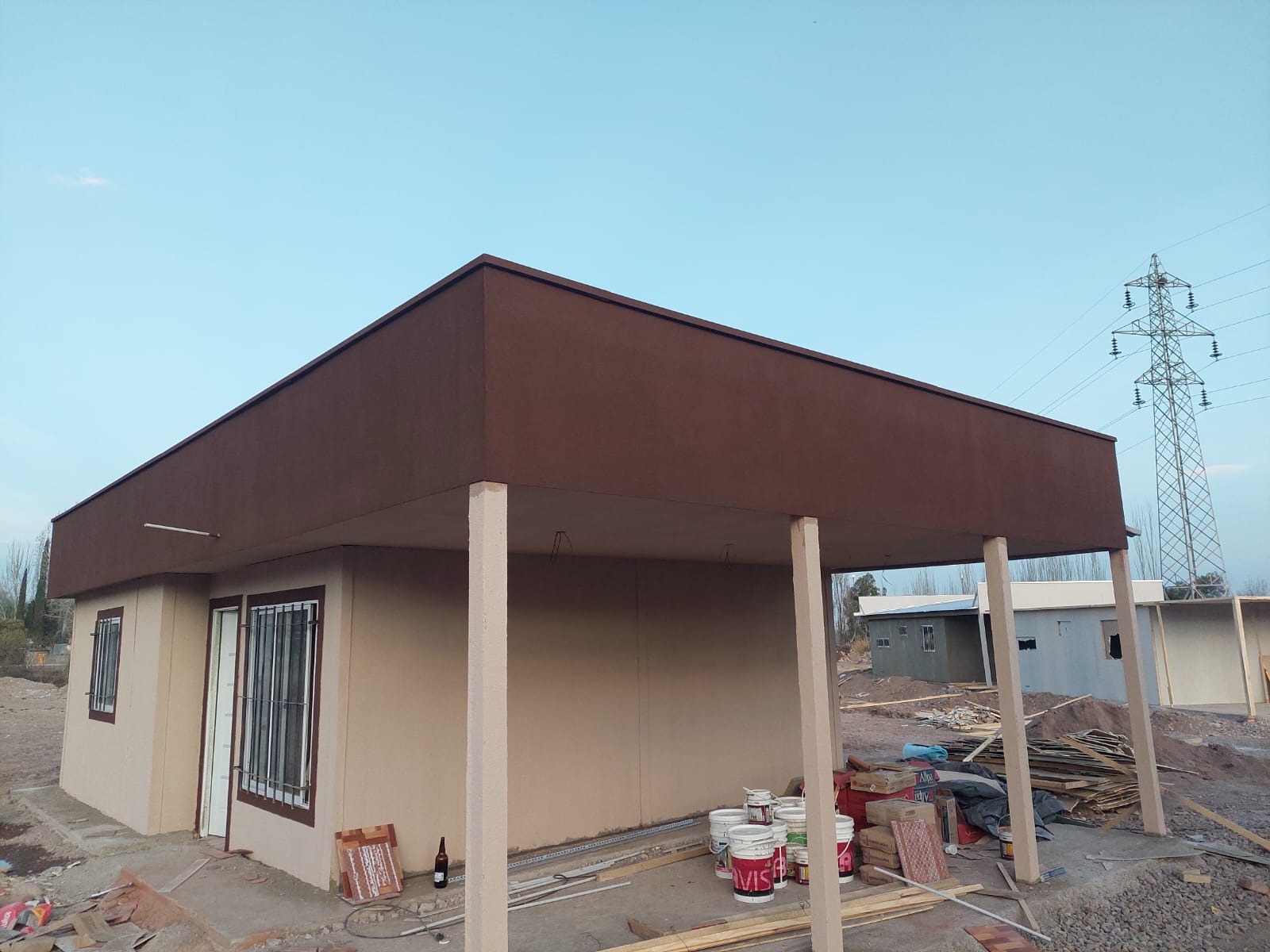 Local comercial + vivienda en planta alta