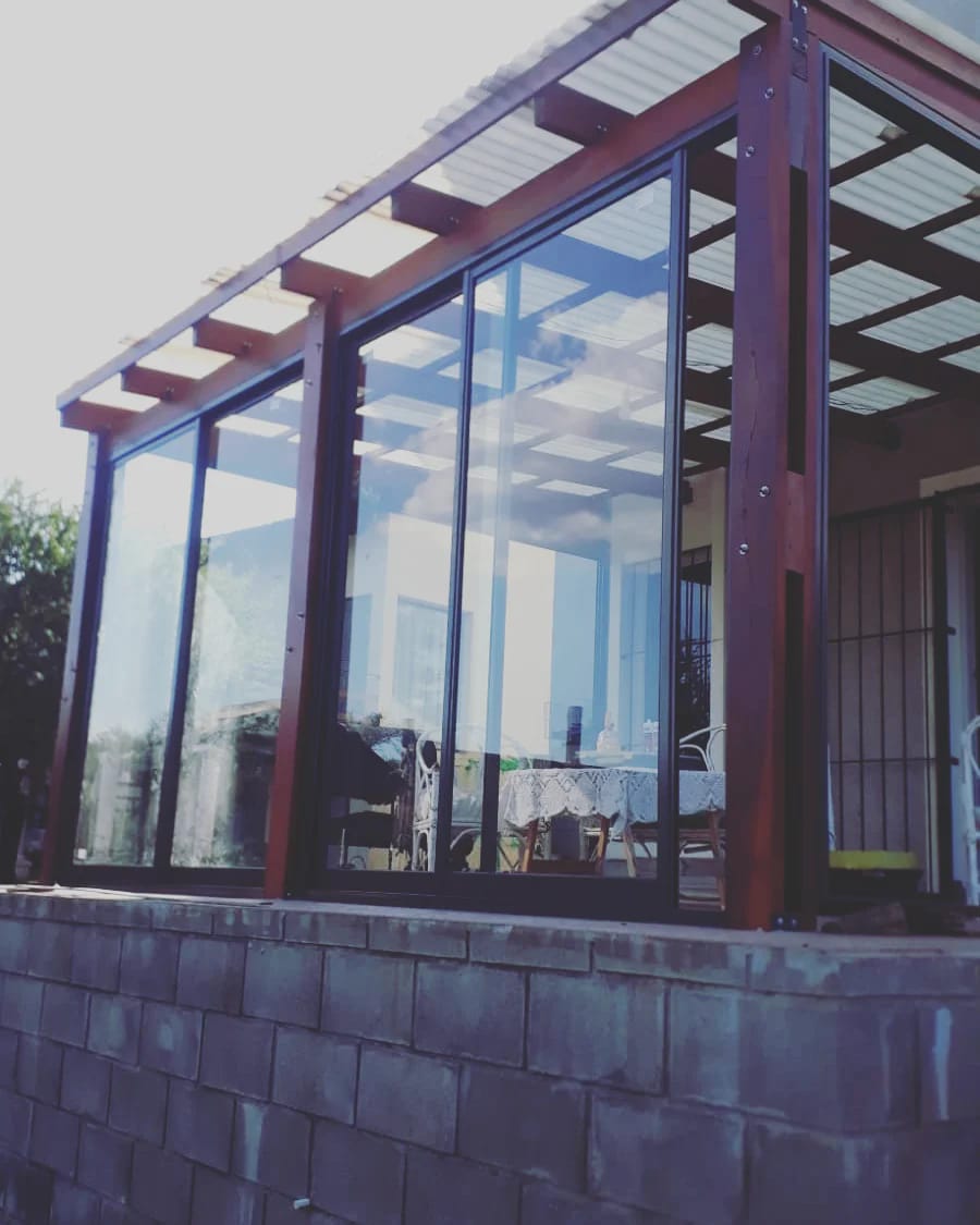 Mosquitero corredizo blanco