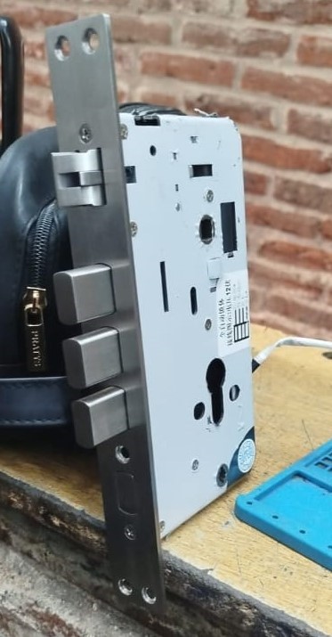 Cerradura cierre automatico